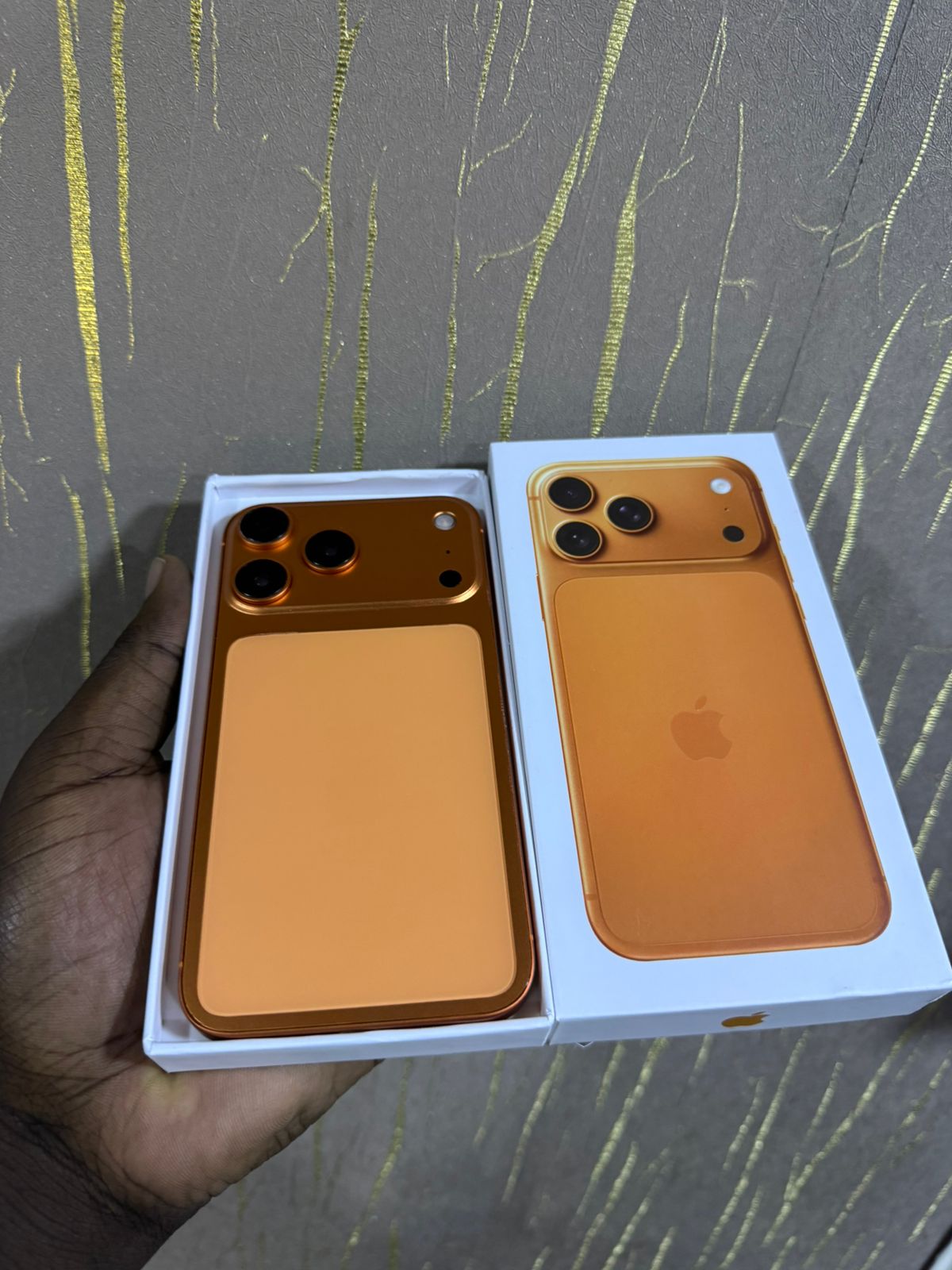 Refurbished iPhone XR Changed Appearance iPhone 17 Pro 3G+256GB 6.1 inch 12MP+7MP+7MP 4G Network Dual SIM with Face ID Smartphone Refurbished 6 Months Warranty                                        .