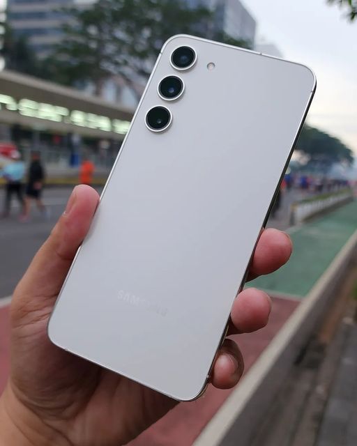 ON OFFER! NEW SAMSUNG GALAXY S23 PLUS 5G DISPLAY:6.6-INCH DYNAMIC AMOLED, QHD+ EDGE SCREEN, 500PPI, 120HZ ADAPTIVE REFRESH RATE THE DEVICE SAMSUNG GALAXY S23 PLUS CLEAN 120HZ DYNAMIC AMOLED 2X DISPLAY