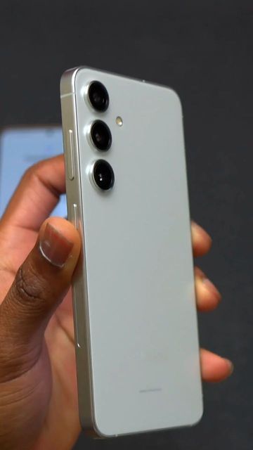 Brand New Samsung Galaxy S24 FE 5G 6.7 inch Dynamic AMOLED 2X 256GB ROM+8GB RAM 120Hz refresh rate Triple 50MP+8MP+12MP camera setup Android 14 Galaxy AI Under Display Fingerprint Smart              .