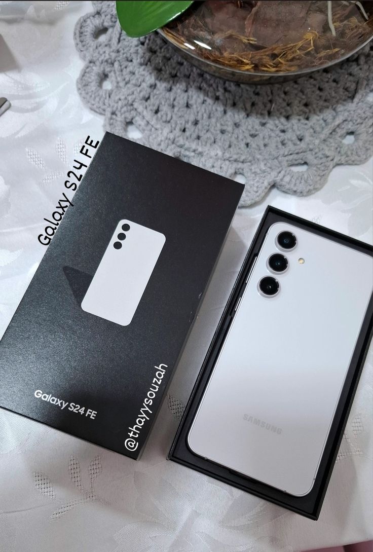 Brand New Samsung Galaxy S24 FE 5G 6.7 inch Dynamic AMOLED 2X 256GB ROM+8GB RAM 120Hz refresh rate Triple 50MP+8MP+12MP camera setup Android 14 Galaxy AI Under Display Fingerprint Smart              .