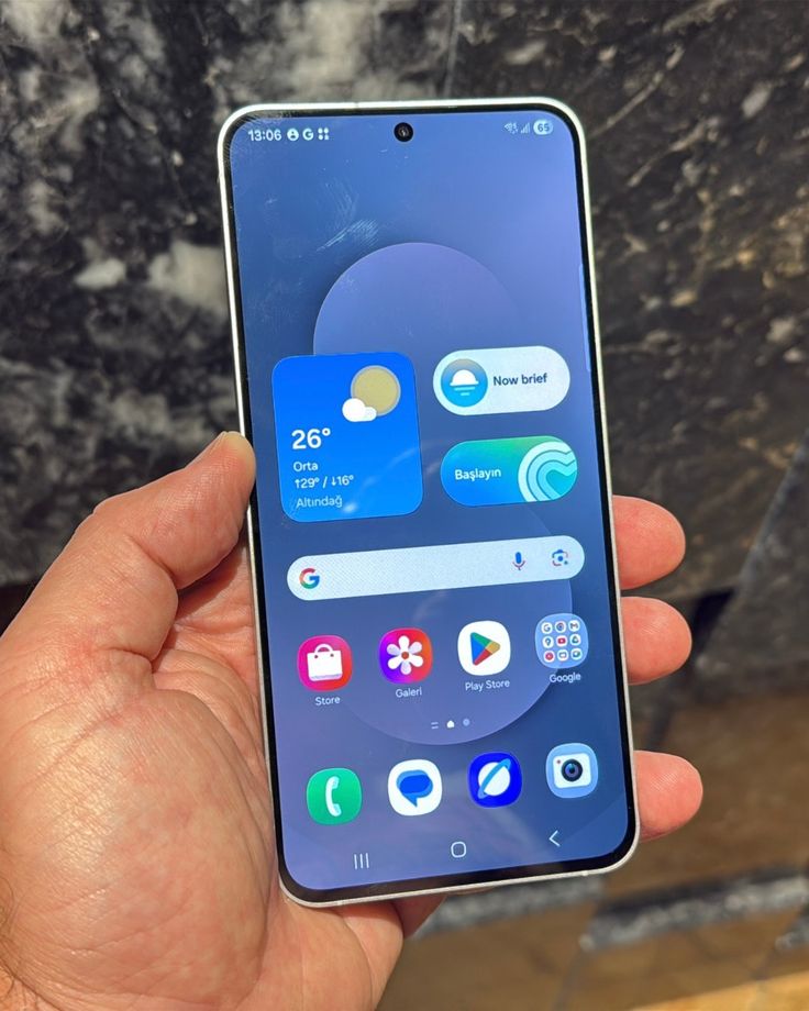 Brand New Samsung Galaxy S25 FE 5G 6.7 inch Dynamic AMOLED 2X 256GB ROM+8GB RAM 120Hz refresh rate Triple 50MP+8MP+12MP camera setup Android 14 Galaxy AI Under Display Fingerprint Smart              .