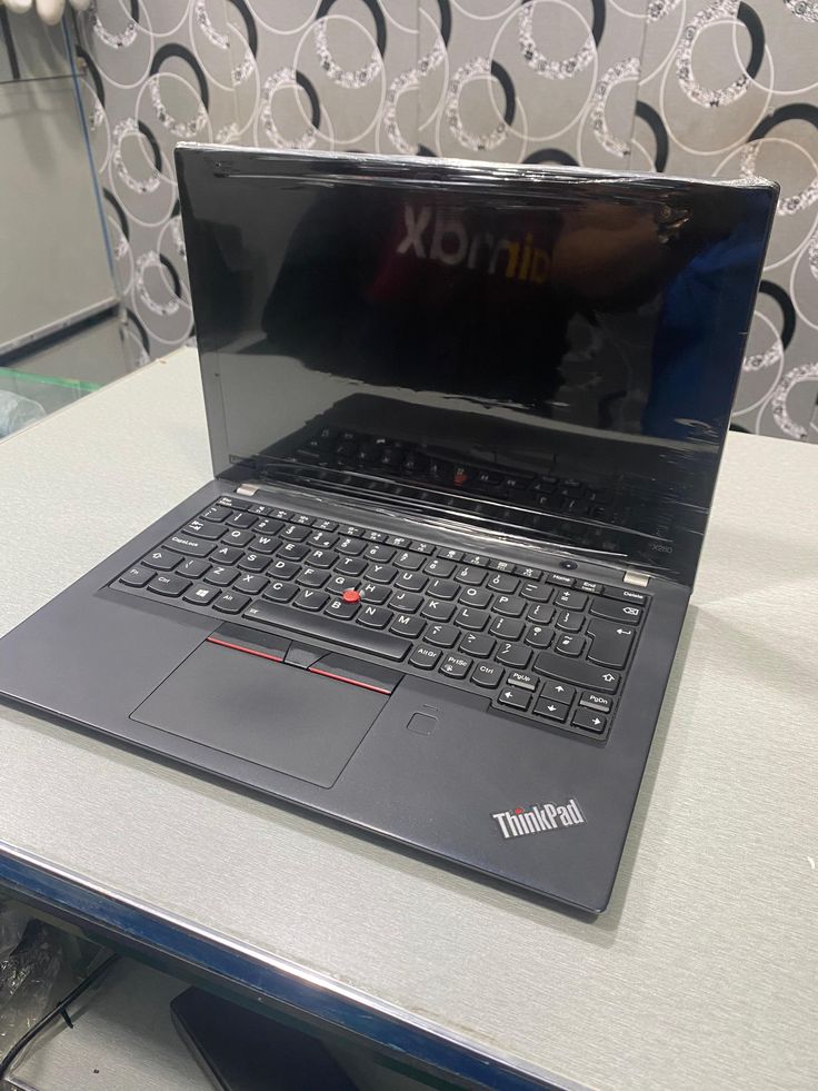 Lenovo ThinkPad X280 Intel Core i5-8350U Quad-Core 8GB RAM 256GB SSD 12.5" FHD IPS Display touch screen Intel UHD Graphics 620 Certified Ex Uk 6 Months Warranty                                       .