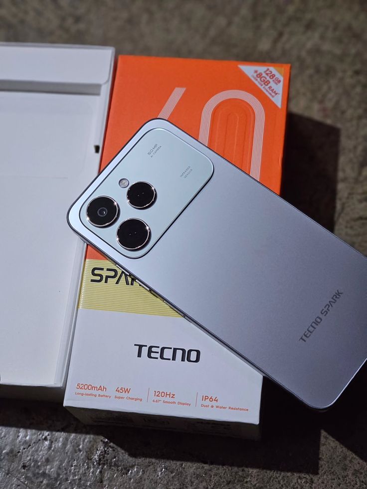 ON OFFER! Tecno Spark 40 128GB (4+4GB RAM) /256GB (8+8GBRAM) EXTENDED 6.67'' Camera 50MP Main Camera 45W Super Charging 5200mAh smart- Dual SIM microSDXC Camera 8MP Selfie Camera 5200mAh Battery.    .