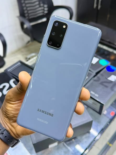 EX UK  Samsung Galaxy s20 plus 128gb rom gb ram  dual sim 6.2 inches 12mp+64.0mp 12.0mp Experience the future of smartphones with Samsung Galaxy,a powerhouse of innovation and technology.,its stunning