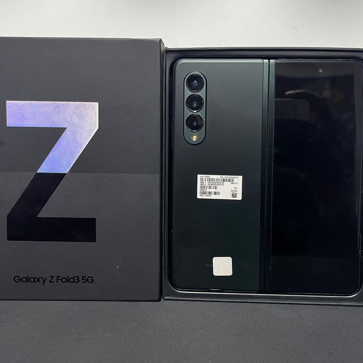 🔥 NEW SEALED! Samsung Galaxy Z Fold 3 256GB ROM 12GB RAM 5G 7.6" 12MP Triple Camera 10MP Front Camera 4400 mAh Battery Boxed 1 Year Warranty                                                          .