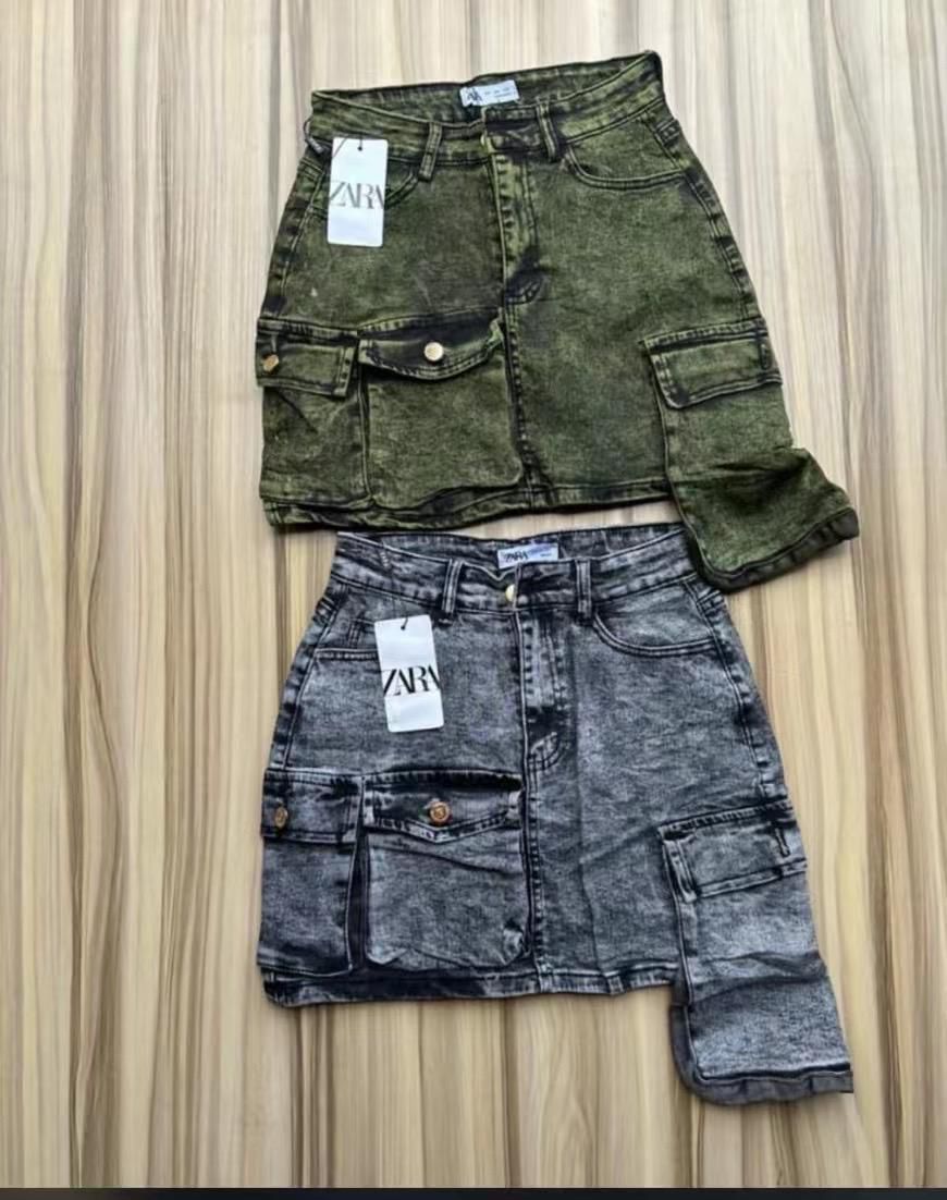 Cargo-style twill mini skirt