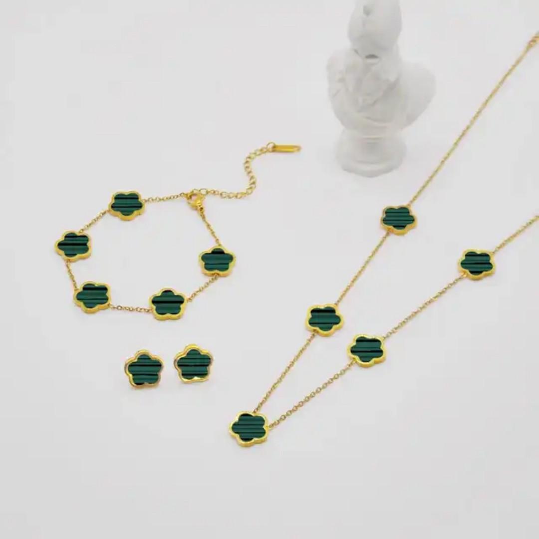 "Stunning Van Cleef Inspired Necklace and Bracelet Set: Luxurious Timeless Elegance with Exquisite Craftsmanship – Featuring Iconic Four-Leaf Clover Design, High-Quality Materials, and Sparkling Gemst