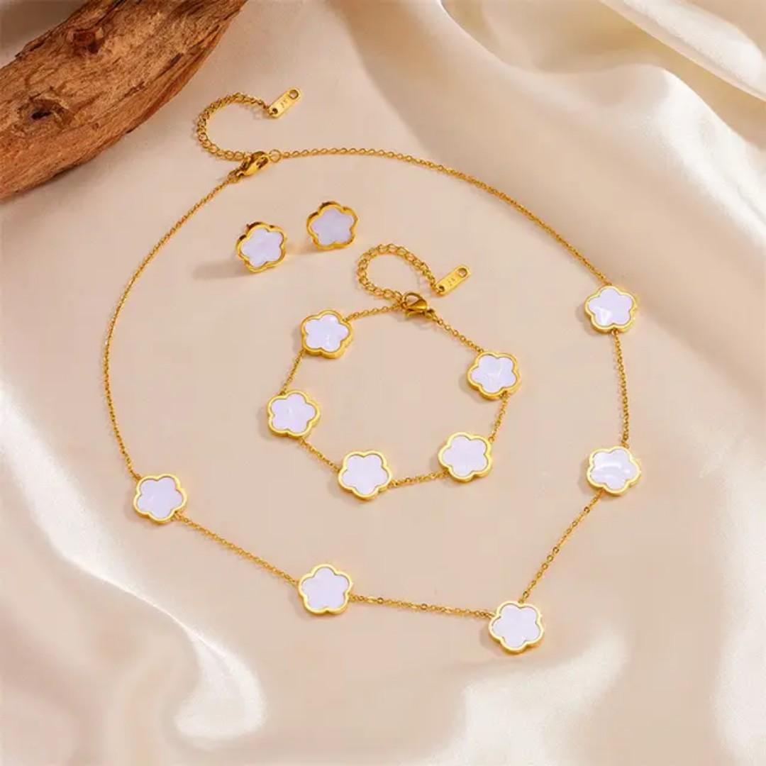 "Stunning Van Cleef Inspired Necklace and Bracelet Set: Luxurious Timeless Elegance with Exquisite Craftsmanship – Featuring Iconic Four-Leaf Clover Design, High-Quality Materials, and Sparkling Gemst