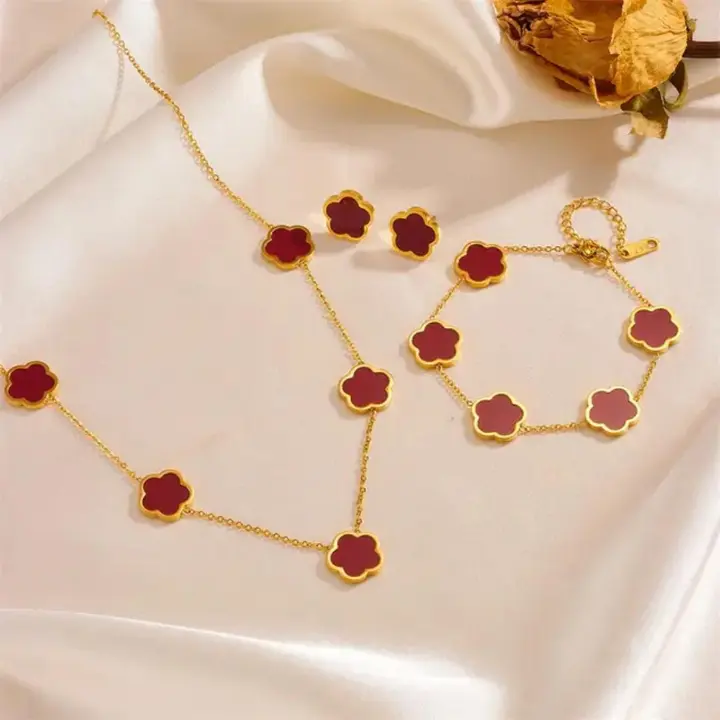 "Stunning Van Cleef Inspired Necklace and Bracelet Set: Luxurious Timeless Elegance with Exquisite Craftsmanship – Featuring Iconic Four-Leaf Clover Design, High-Quality Materials, and Sparkling Gemst