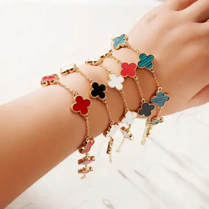 4 Clover Van Cleef Bracelet – Fashionable, Classy, Hypoallergenic, Gold-Coated Stainless Steel, Non-Tarnish, Best-Selling Accessory for Timeless Elegance and Style.
