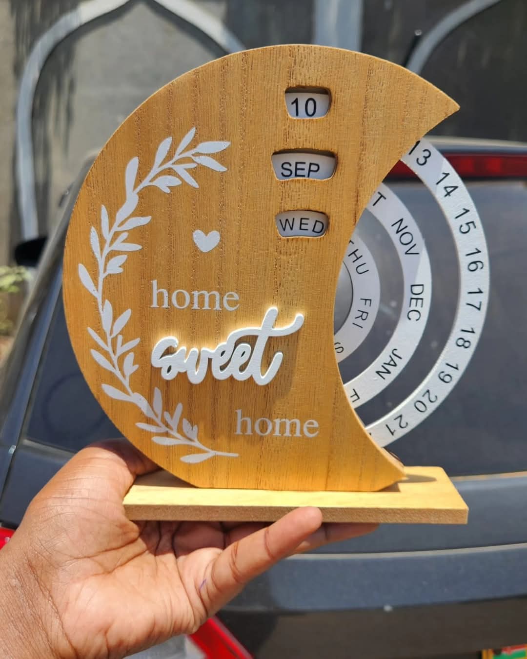 Wooden Creative Perpetual Calendar Home Decoration Office Desk Ornaments Manual Rotating Turntable Calendar.