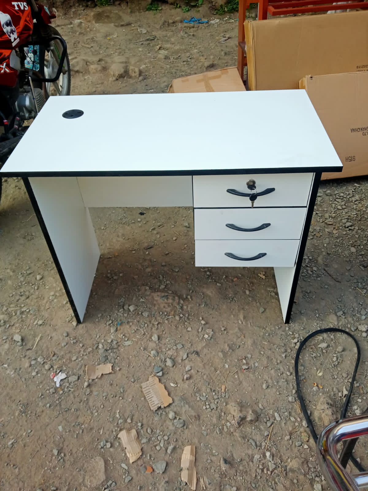 Modern Office Desk with 3 Lockable Drawers – Spacious, Secure, and Durable Workstation for Home or Office Use