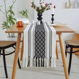 Reusable and Anti wrinkle High quality table runners (40cmx180cm)