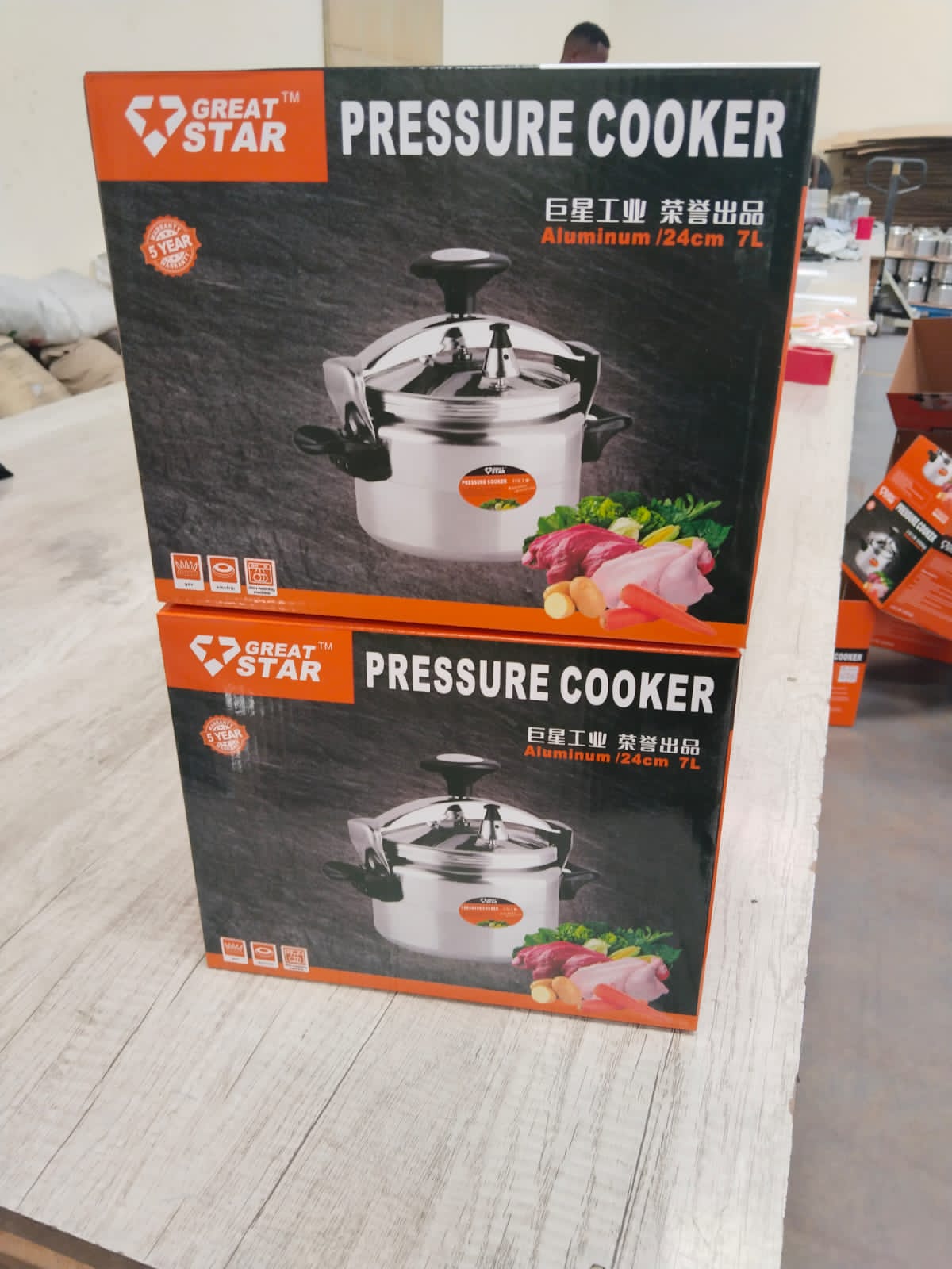 7 lts pressure cooker. Pressure regulator maintains the proper cooking pressure automatically