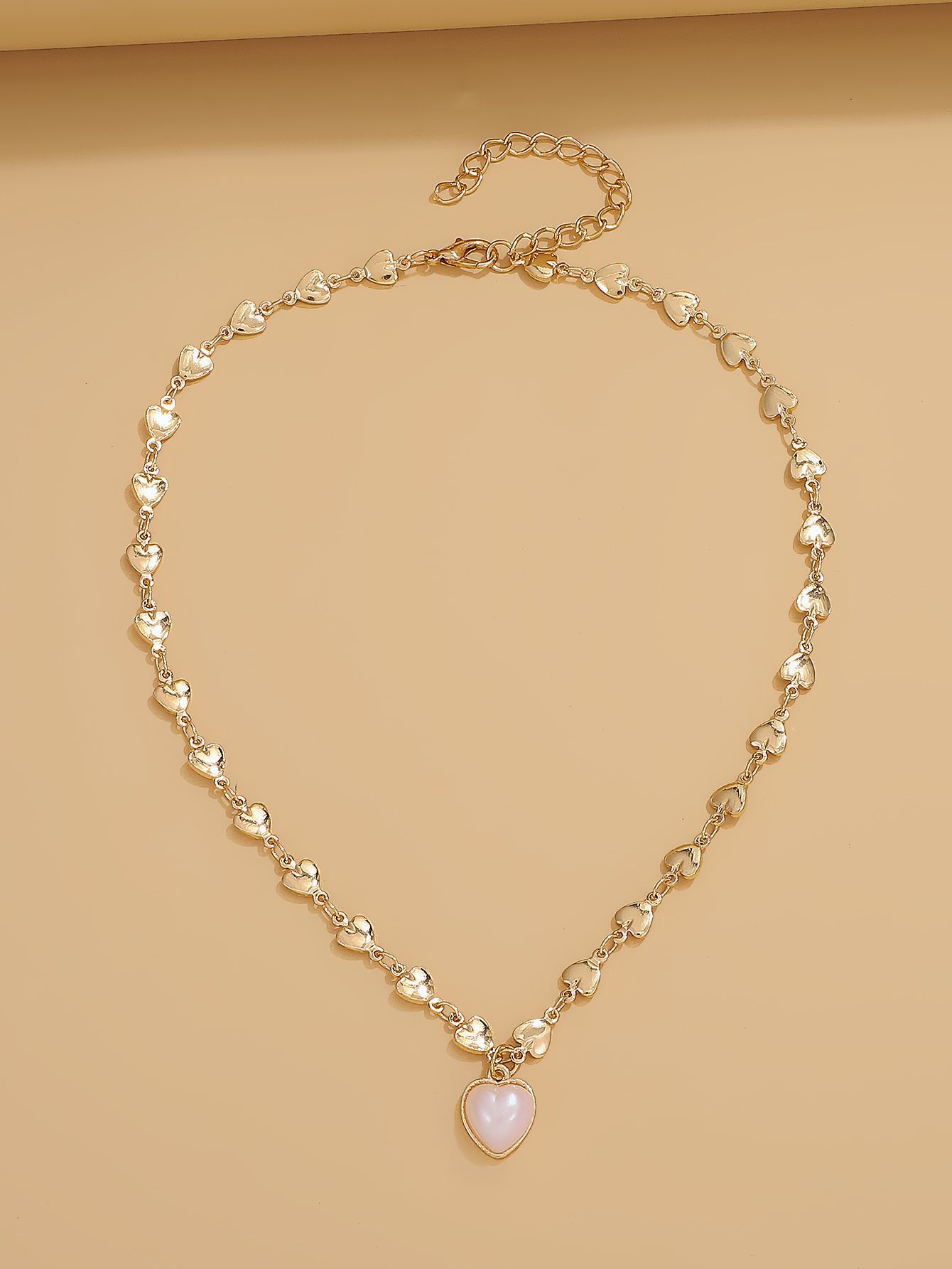 Lady's Necklace 18K Gold Plated Heart Chain Choker With Delicate White Mother Of Pearl Heart Pendant Skin Friendly Hypoallergenic Lightweight Elegant Fashion Accessories Suitable For Daily Wear