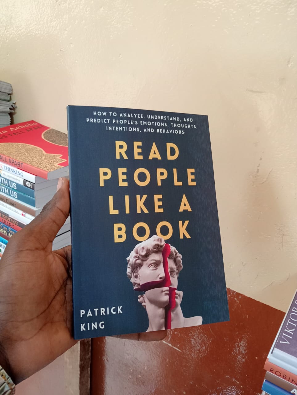 Read People Like a Book: How to Analyze, Understand, and Predict People’s Emotions, Thoughts, Intentions, and Behaviors (How to be More Likable and Charismatic)