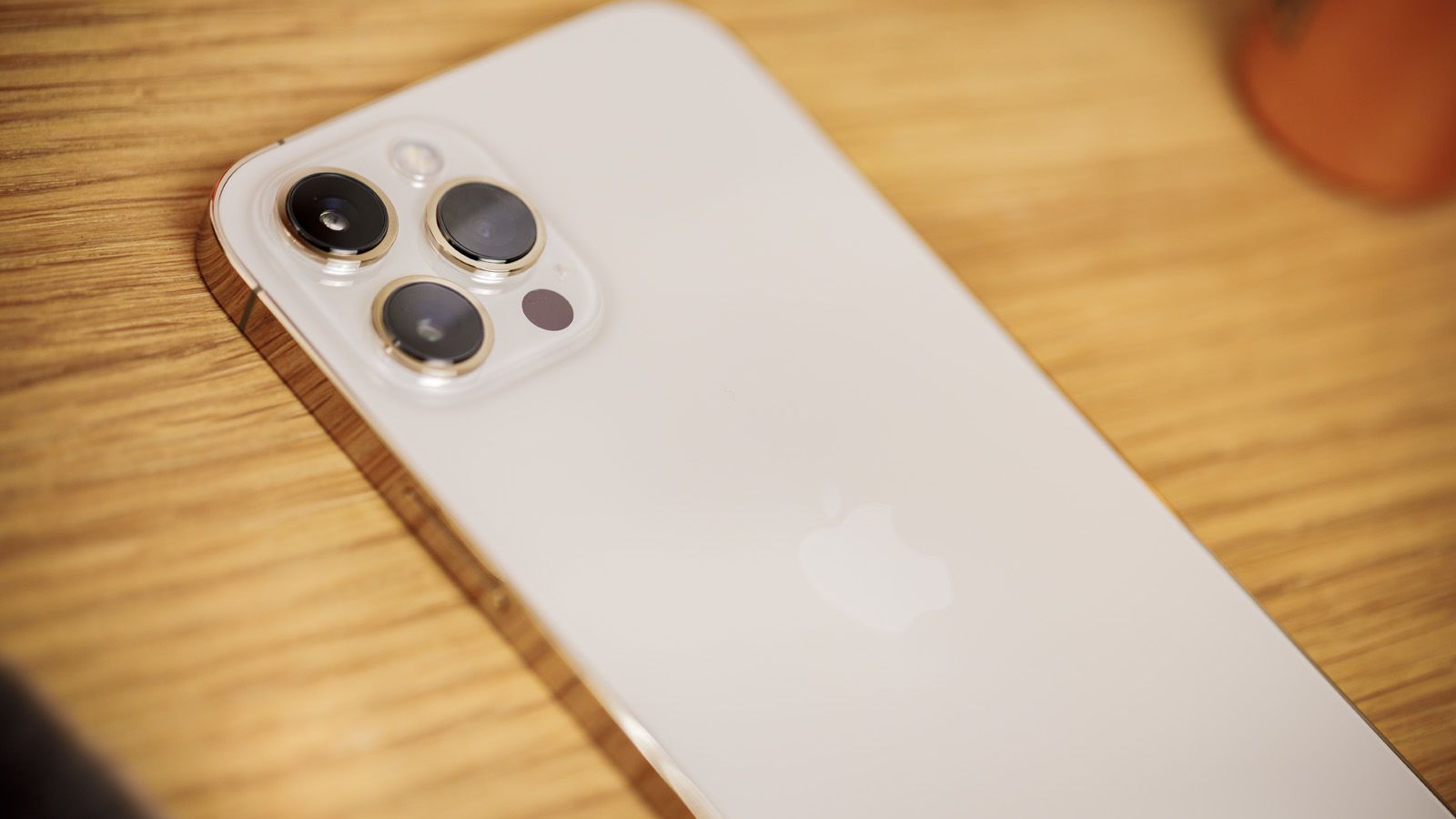 New IPHONE 12 PRO MAX IN GOLD WITH 256GB OF STORAGE. A 6.7-INCH SUPER RETINA XDR DISPLAY A PERFECTLY WORKING FACE ID AND TRUETONE ENABLED 90% BATTERY CAPACITY.