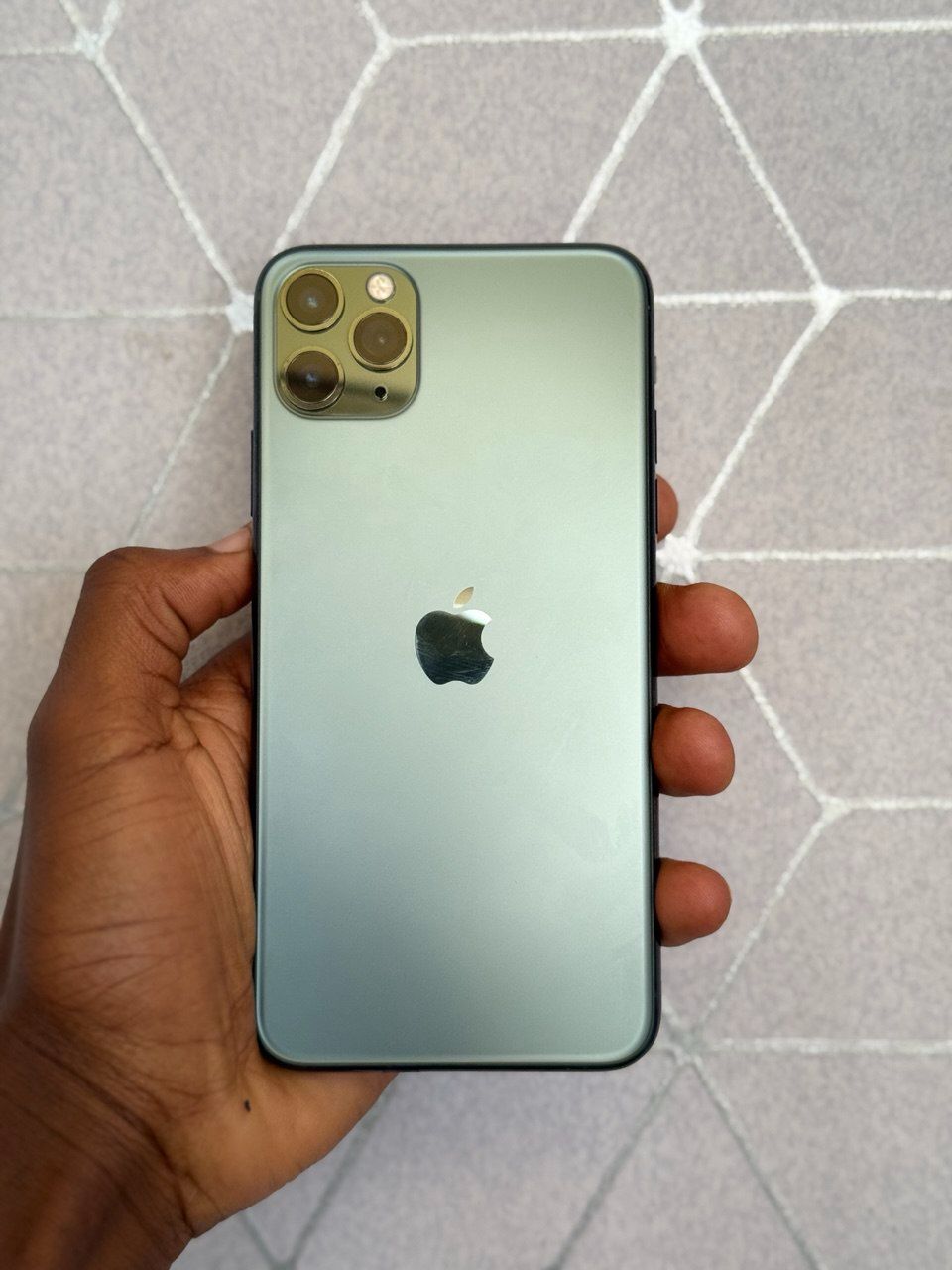 IPHONE 11 PRO MAX (GREEN) TRUETONE WITH FACE ID FULLY FUNCTIONING 4/256 GB BATTERTY CAPACITY 95%.