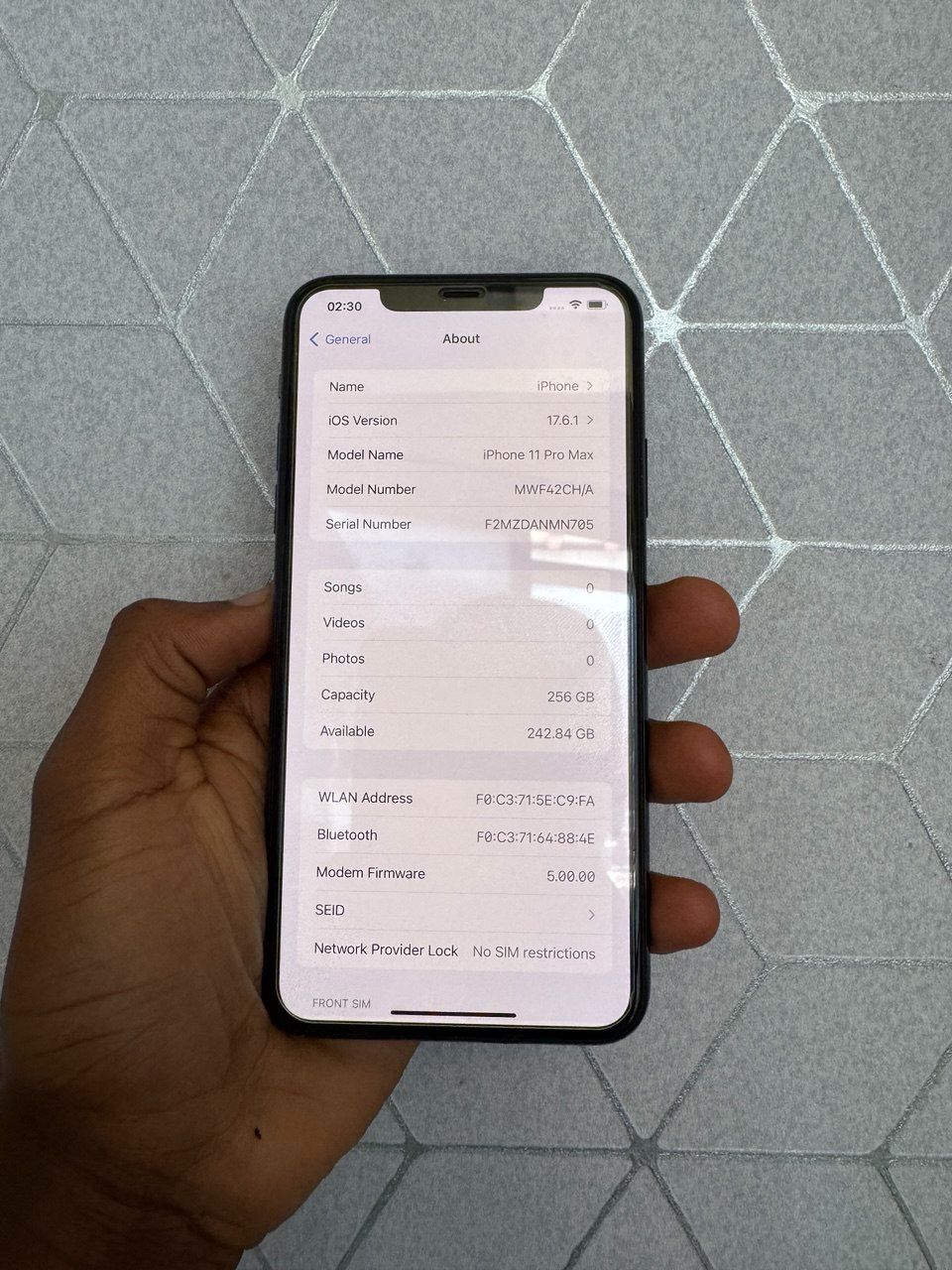 IPHONE 11 PRO MAX (GREEN) TRUETONE WITH FACE ID FULLY FUNCTIONING 4/256 GB BATTERTY CAPACITY 95%.