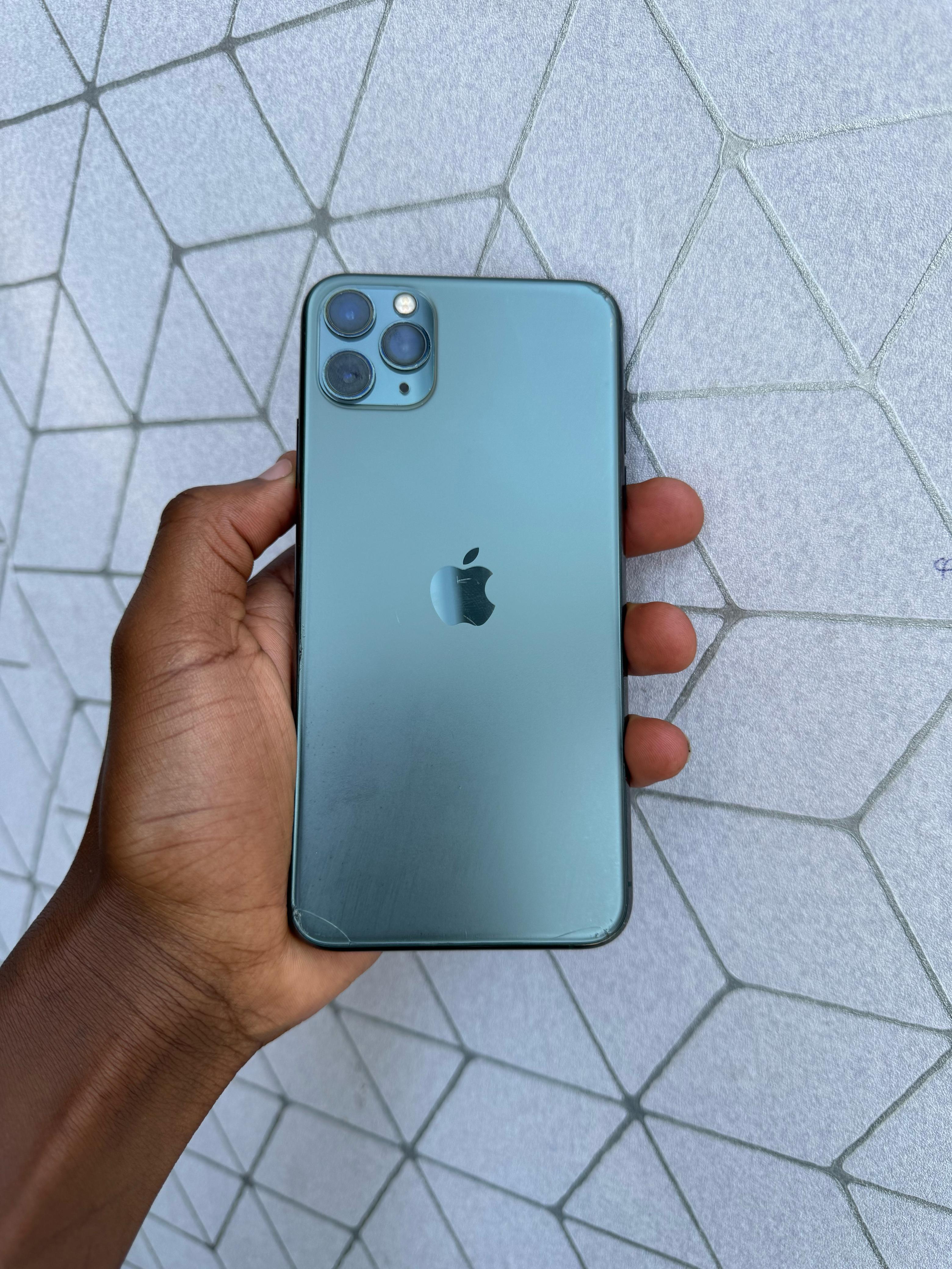 IPHONE 11 PROMAX SLEEK IN EXCELLENT CONDITION 512GB ROM BATTERY 99% SUPER RETINA XDR OLED DISPLAY