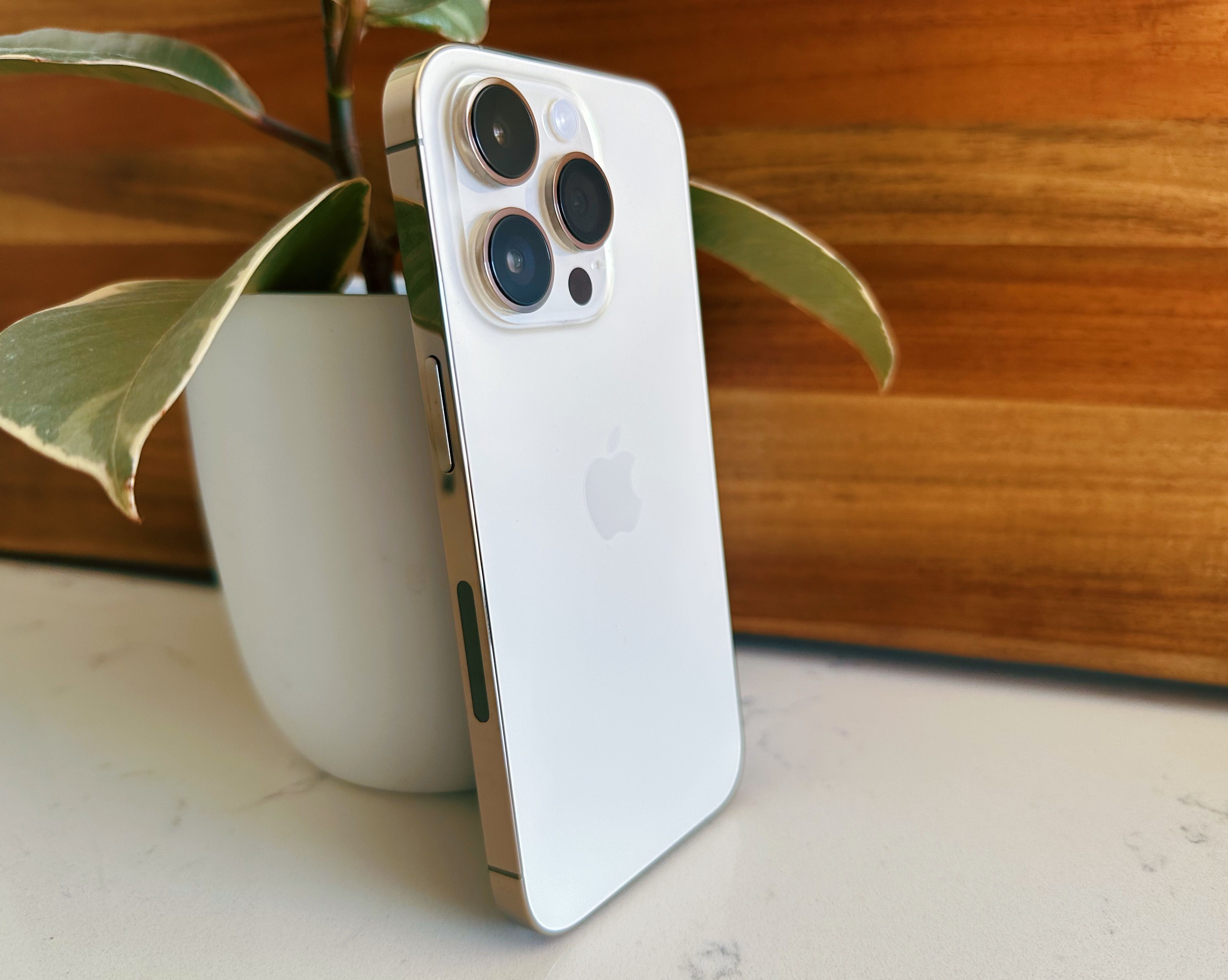 IPHONE 14 PRO 256GB ROM 6 GB RAM 81% BH. 48MP MAIN SENSOR NEW DYNAMIC ISLAND ON A 6.I INCH XDR SCREEN DISPLAY.