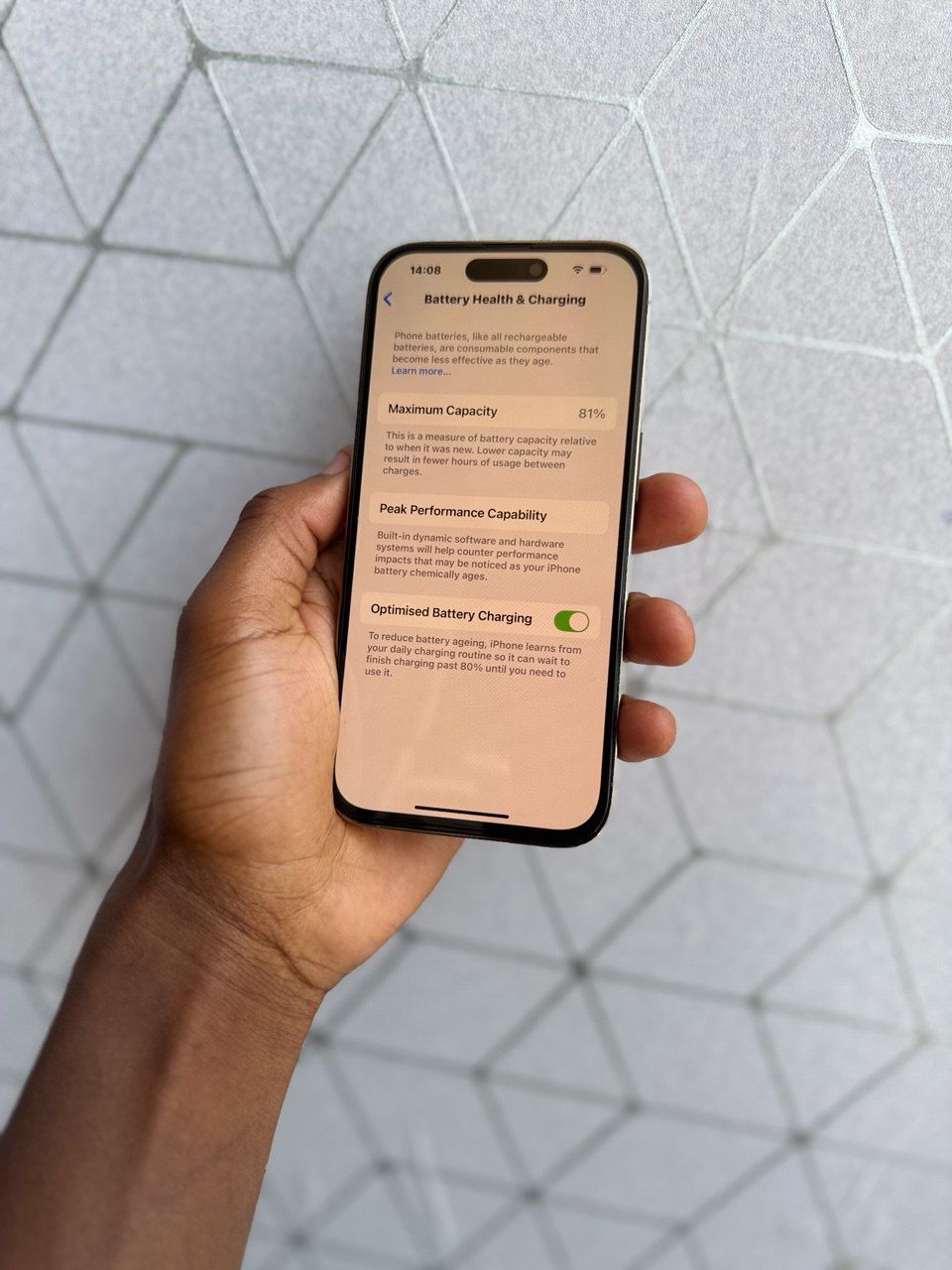 IPHONE 14 PRO 256GB ROM 6 GB RAM 81% BH. 48MP MAIN SENSOR NEW DYNAMIC ISLAND ON A 6.I INCH XDR SCREEN DISPLAY.