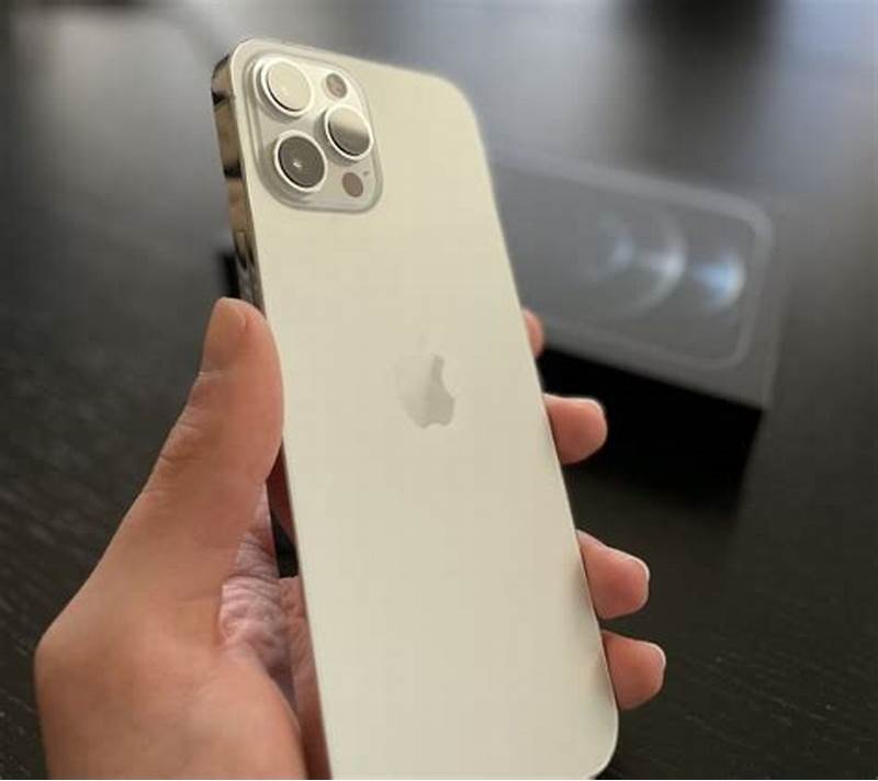 IPHONE 14 PRO 256GB ROM 6 GB RAM 81% BH. 48MP MAIN SENSOR NEW DYNAMIC ISLAND ON A 6.I INCH XDR SCREEN DISPLAY.