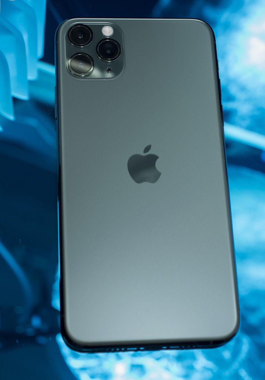 IPHONE 11 PRO MAX IN GREAT CONDITION 512GB ROM 4 GB RAM 95% BATTERY CAPACITY 6.1-INCH LIQUID RETINA DISPLAY, A13 BIONIC CHIP, AND DUAL 12MP CAMERAS
