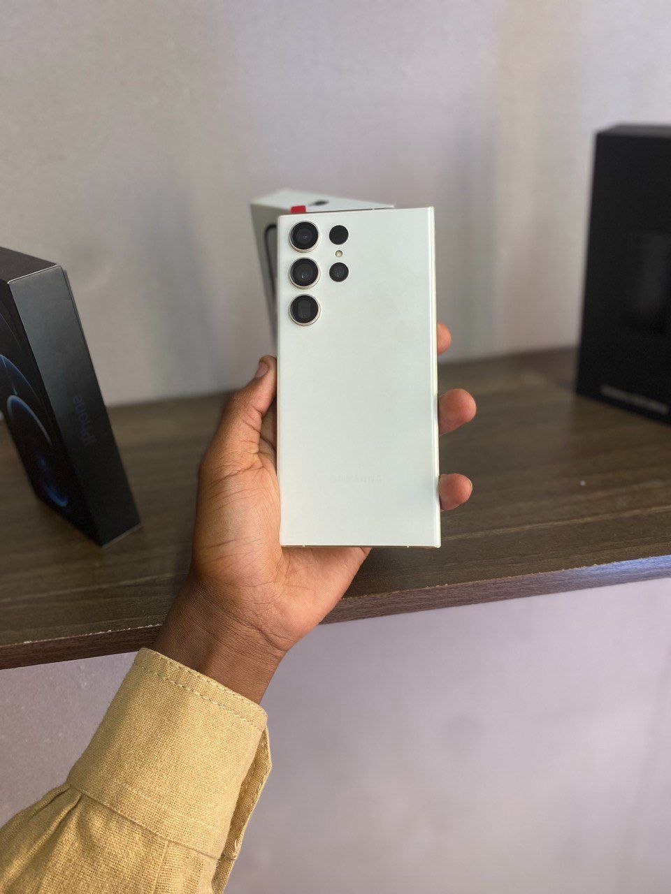 THE SAMSUNG GALAXY S23 ULTRA A 6.8-INCH DYNAMIC AMOLED 2X DISPLAY 120HZ REFRESH RATE, POWERED BY THE SNAPDRAGON 8 GEN 2 CHIPSET. ITS 200MP QUAD-CAMERA 8K VIDEO RECORDING AND 100X SPACE ZOOM. 5,000MAH