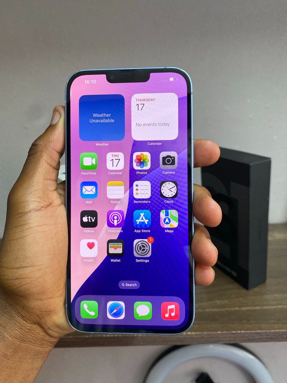 IPHONE 14 PLUS: 6.7-INCH SUPER RETINA XDR DISPLAY •82% BATTERY HEALTH A15 BIONIC CHIP (5-CORE GPU) • PRO-LEVEL 12MP DUAL CAMERA WITH SENSOR-SHIFT OIS • ALL-DAY BATTERY LIFE • CERAMIC SHIELD