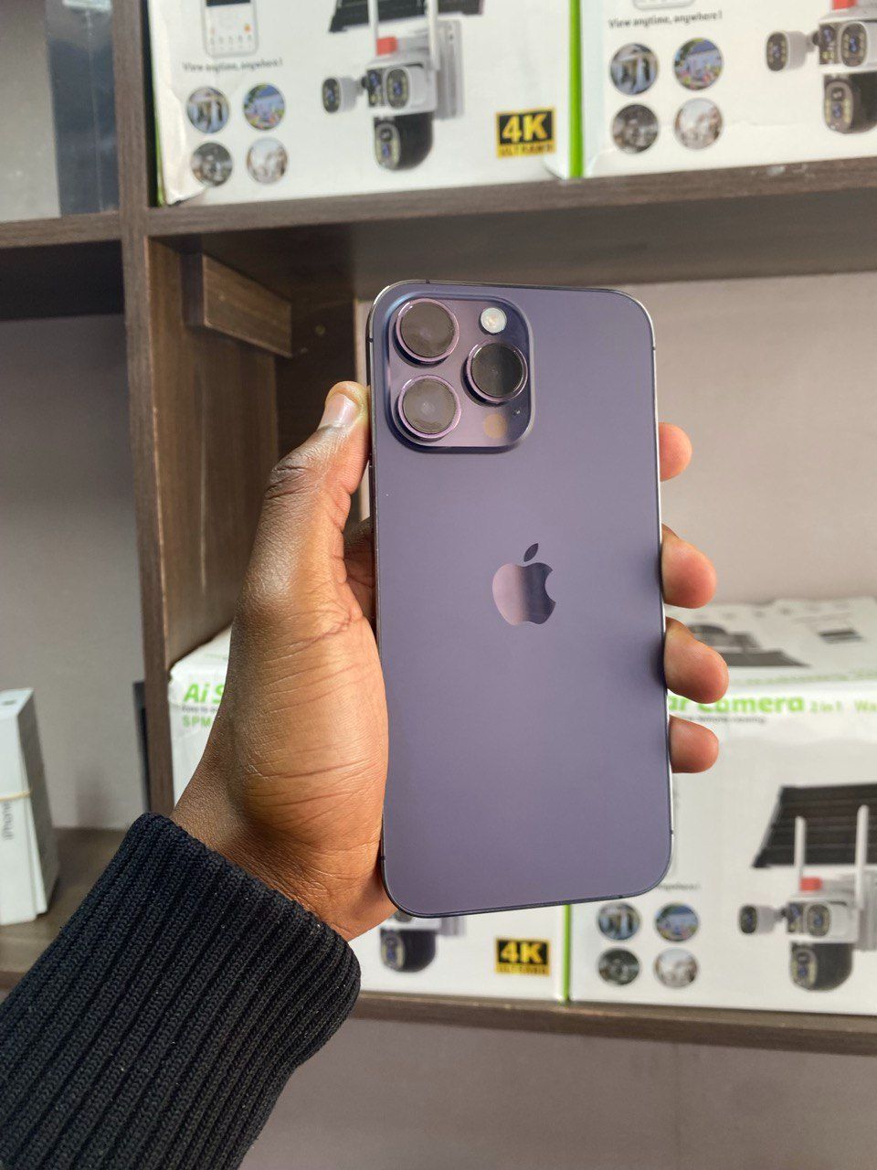 IPHONE 14 PRO MAX –256GB ROM 85% BATTERY HEALTH - REDEFINING BRILLIANCE: STUNNING ALWAYS-ON DISPLAY, GAME-CHANGING DYNAMIC ISLAND, CINEMATIC 48MP PHOTOGRAPHY, & NEXT-LEVEL POWER