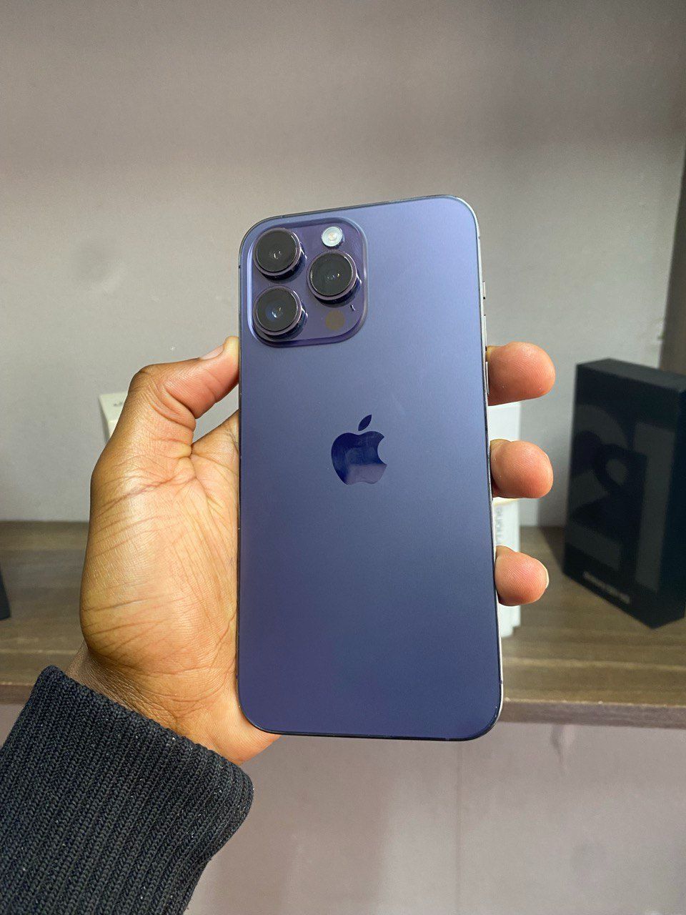 IPHONE 14 PRO MAX –256GB ROM 85% BATTERY HEALTH - REDEFINING BRILLIANCE: STUNNING ALWAYS-ON DISPLAY, GAME-CHANGING DYNAMIC ISLAND, CINEMATIC 48MP PHOTOGRAPHY, & NEXT-LEVEL POWER