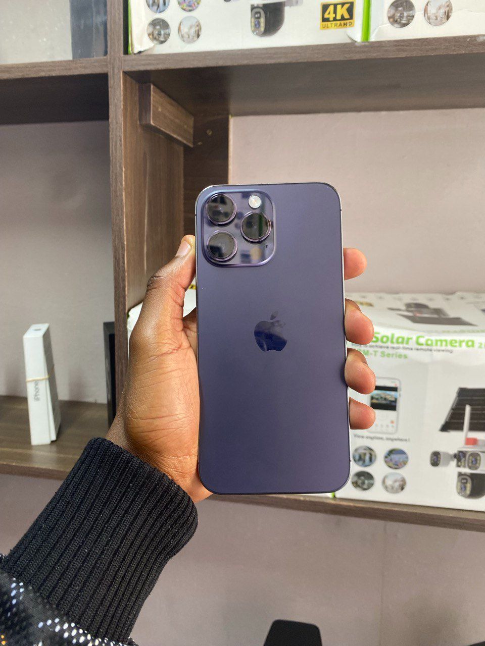 IPHONE 14 PRO MAX –256GB ROM 85% BATTERY HEALTH - REDEFINING BRILLIANCE: STUNNING ALWAYS-ON DISPLAY, GAME-CHANGING DYNAMIC ISLAND, CINEMATIC 48MP PHOTOGRAPHY, & NEXT-LEVEL POWER
