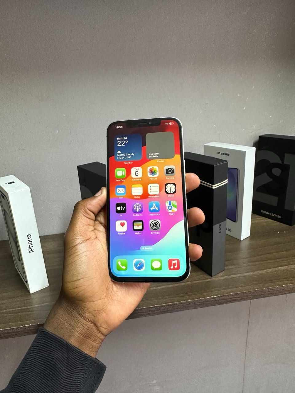 New IPHONE 12 PRO MAX IN GOLD WITH 256GB OF STORAGE. A 6.7-INCH SUPER RETINA XDR DISPLAY A PERFECTLY WORKING FACE ID AND TRUETONE ENABLED 100% BATTERY CAPACITY.