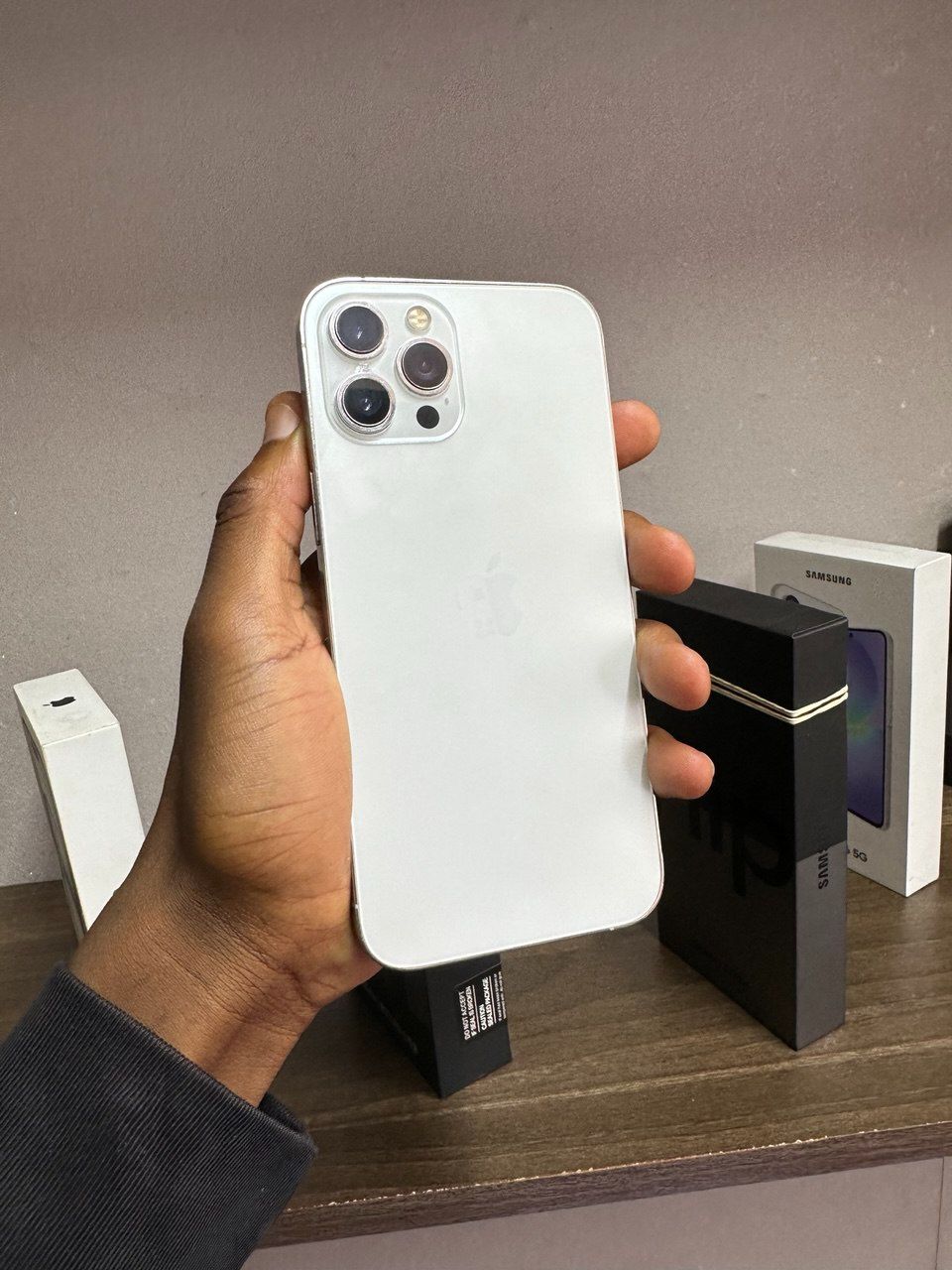 New IPHONE 12 PRO MAX IN GOLD WITH 256GB OF STORAGE. A 6.7-INCH SUPER RETINA XDR DISPLAY A PERFECTLY WORKING FACE ID AND TRUETONE ENABLED 100% BATTERY CAPACITY.