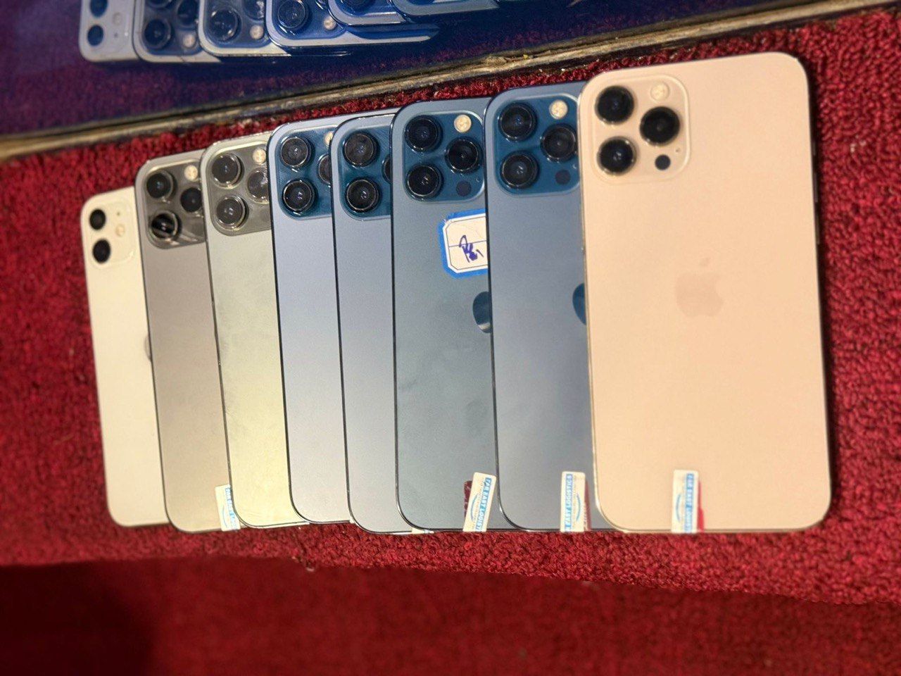 IPHONE 12 PRO MAX  WITH 256GB OF STORAGE. A 6.7-INCH SUPER RETINA XDR DISPLAY A PERFECTLY WORKING FACE ID AND TRUETONE ENABLED 100% BATTERY CAPACITY.