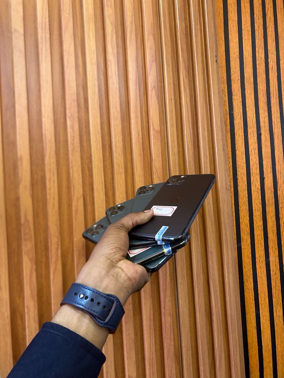 APPLE IPHONE 11 PROMAX -  ORIGINAL CHANGED DISPLAY PREMIUM QUALITY BATTERY 90+  PERCENT 256GB STORAGE FOR YOUR DATA,CLEAN UNIT, LIMITED STOCK! + FREE COVER + PROTECTOR