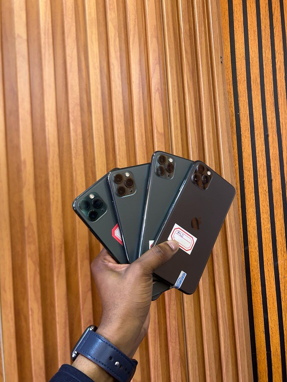 APPLE IPHONE 11 PROMAX -  ORIGINAL CHANGED DISPLAY PREMIUM QUALITY BATTERY 90+  PERCENT 256GB STORAGE FOR YOUR DATA,CLEAN UNIT, LIMITED STOCK! + FREE COVER + PROTECTOR