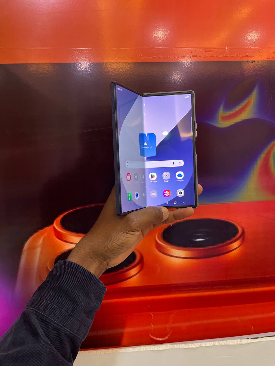 GALAXY Z FOLD 6 FOLDABLE PHABLET WITH 7.6″ MAIN + 6.3″ COVER DISPLAY, 12GB RAM 256GB STORAGE, SNAPDRAGON 8 GEN 3 SPEED, MULTITASKING GALAXY AI, TRIPLE CAMERAS, S PEN SUPPORT, 4400 mAh BATTERY.