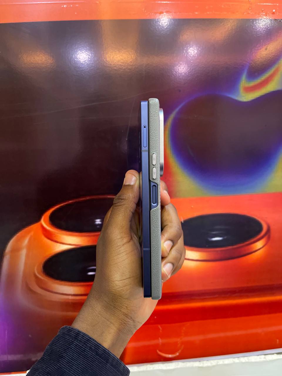 GALAXY Z FOLD 6 FOLDABLE PHABLET WITH 7.6″ MAIN + 6.3″ COVER DISPLAY, 12GB RAM 256GB STORAGE, SNAPDRAGON 8 GEN 3 SPEED, MULTITASKING GALAXY AI, TRIPLE CAMERAS, S PEN SUPPORT, 4400 mAh BATTERY.