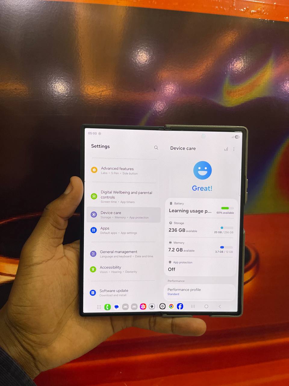 GALAXY Z FOLD 6 FOLDABLE PHABLET WITH 7.6″ MAIN + 6.3″ COVER DISPLAY, 12GB RAM 256GB STORAGE, SNAPDRAGON 8 GEN 3 SPEED, MULTITASKING GALAXY AI, TRIPLE CAMERAS, S PEN SUPPORT, 4400 mAh BATTERY.