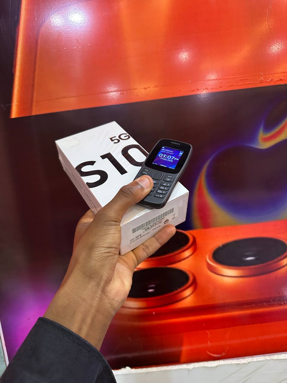 NEW SAMSUNG GALAXY S10 5G: 6.7" AMOLED SCREEN, QUAD CAMERA, 5G SPEED, 4500MAH BATTERY. PREMIUM FLAGSHIP IN GREAT CONDITION. INCLUDES CLASSIC NEW NOKIA N105 FOR BACKUP CALLS AND TEXT.