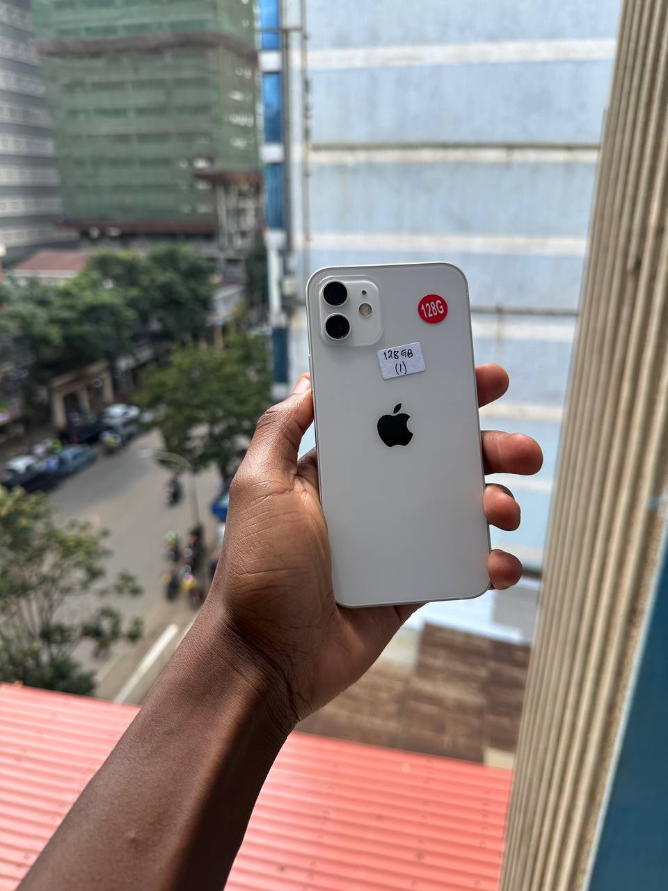 THE Apple iPhone 12 128GB FEATURES A 6.1-INCH SUPER RETINA OLED DISPLAY, A14 BIONIC CHIP, DUAL 12MP CAMERAS, 5G CONNECTIVITY, FACE ID, AND STRONG BATTERY FOR SMOOTH ALL-DAY PERFORMANCE.