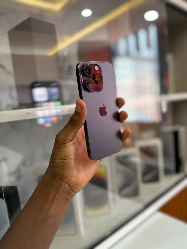 APPLE IPHONE 14 PRO WITH 88% BATTERY HEALTH. FEATURES A POWERFUL A16 BIONIC CHIP, STUNNING 6.1-INCH SUPER RETINA XDR DISPLAY, 48MP PRO CAMERA SYSTEM, FACE ID SECURITY, AND SMOOTH 120HZ SMOOTH DISPLAY