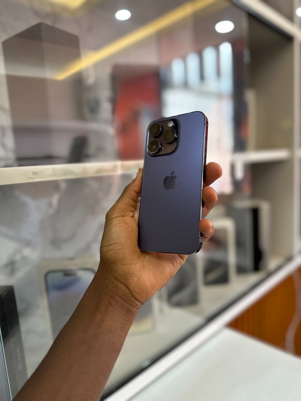 APPLE IPHONE 14 PRO WITH 88% BATTERY HEALTH. FEATURES A POWERFUL A16 BIONIC CHIP, STUNNING 6.1-INCH SUPER RETINA XDR DISPLAY, 48MP PRO CAMERA SYSTEM, FACE ID SECURITY, AND SMOOTH 120HZ SMOOTH DISPLAY