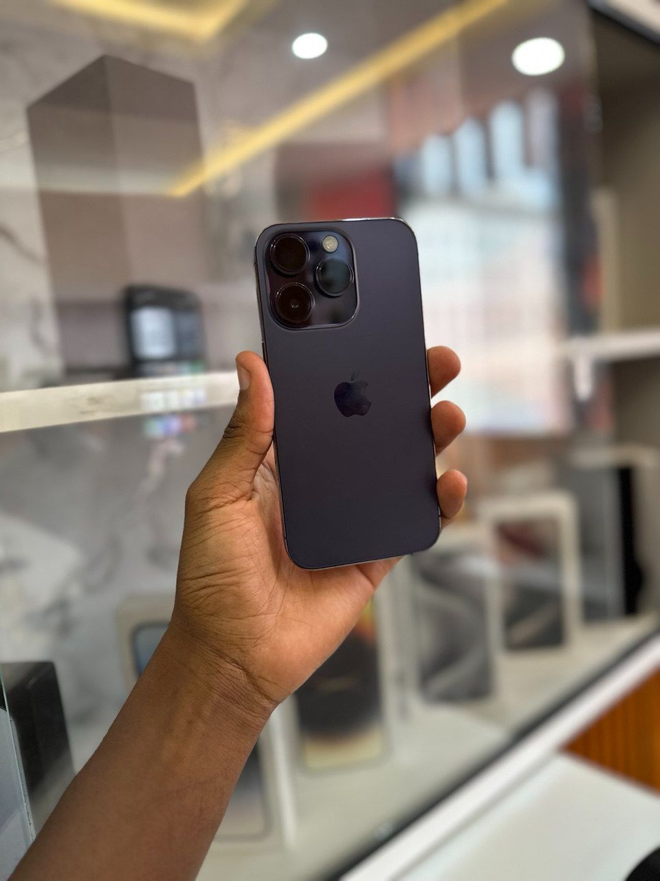 APPLE IPHONE 14 PRO WITH 88% BATTERY HEALTH. FEATURES A POWERFUL A16 BIONIC CHIP, STUNNING 6.1-INCH SUPER RETINA XDR DISPLAY, 48MP PRO CAMERA SYSTEM, FACE ID SECURITY, AND SMOOTH 120HZ SMOOTH DISPLAY