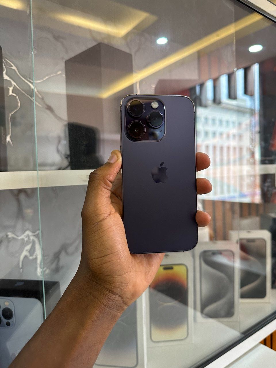 APPLE IPHONE 14 PRO WITH 88% BATTERY HEALTH. FEATURES A POWERFUL A16 BIONIC CHIP, STUNNING 6.1-INCH SUPER RETINA XDR DISPLAY, 48MP PRO CAMERA SYSTEM, FACE ID SECURITY, AND SMOOTH 120HZ SMOOTH DISPLAY