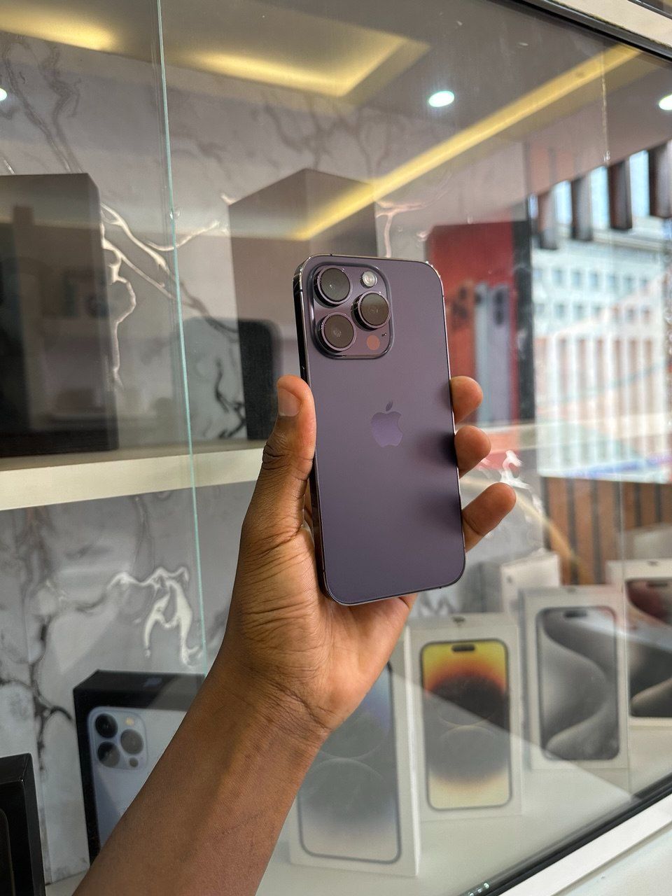 APPLE IPHONE 14 PRO WITH 88% BATTERY HEALTH. FEATURES A POWERFUL A16 BIONIC CHIP, STUNNING 6.1-INCH SUPER RETINA XDR DISPLAY, 48MP PRO CAMERA SYSTEM, FACE ID SECURITY, AND SMOOTH 120HZ SMOOTH DISPLAY