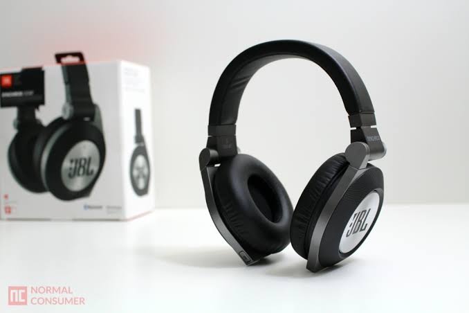 JBL E50BT Wireless Headphones-Noise Cancelling . Fast Charge Headphones, Wireless,-with a porch