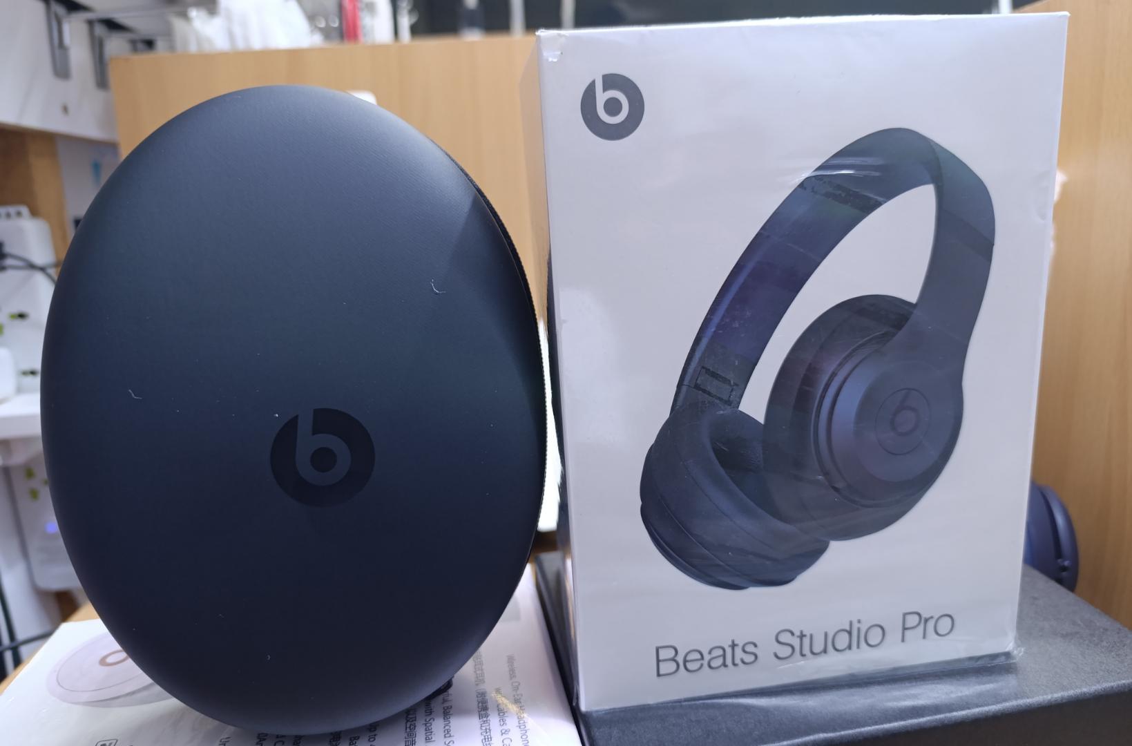 Beats By Dre Beats Studio Pro Wireless Noise Cancelling Over-the-ear Headphones -With A Carrying Case